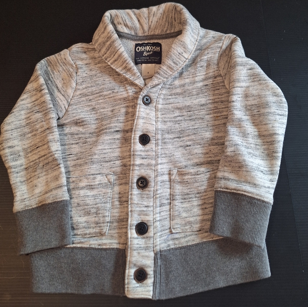 Size 5 Cardigan oshkosh bagash. With pockets Light Grey with dark grey